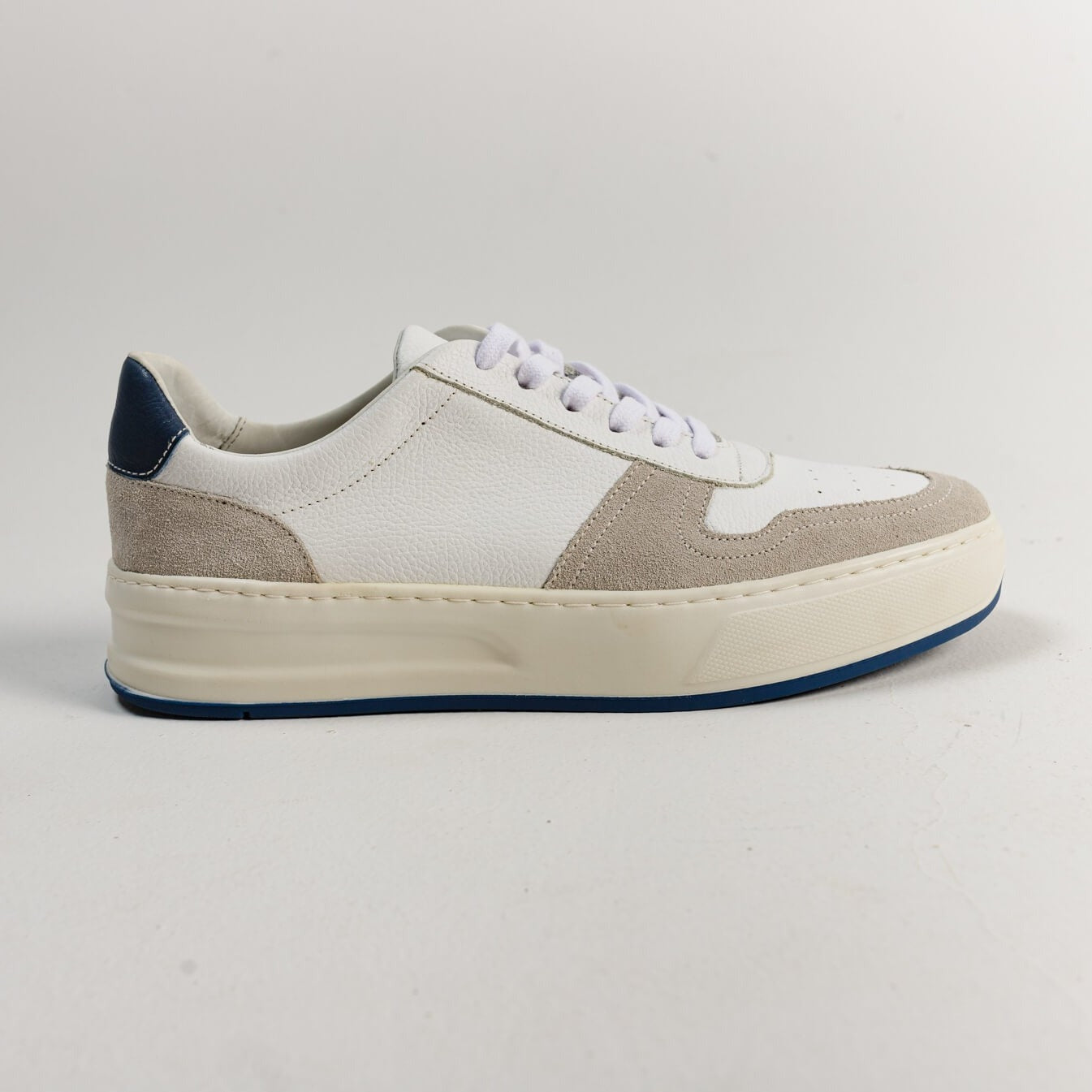Sneaker Legacy Casual Branco com Cinza